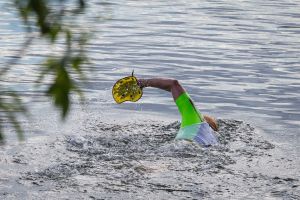 1. SwimRun Hof - Sprint, schwimmen mit Paddles